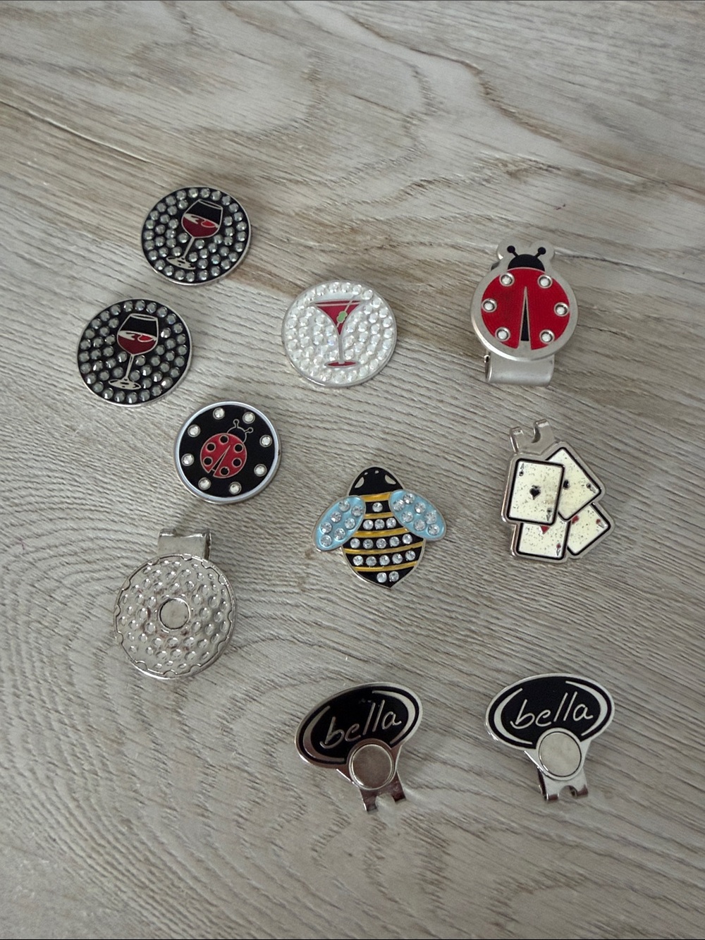 Set of 5 each Magnet Clips and golf ball markers.